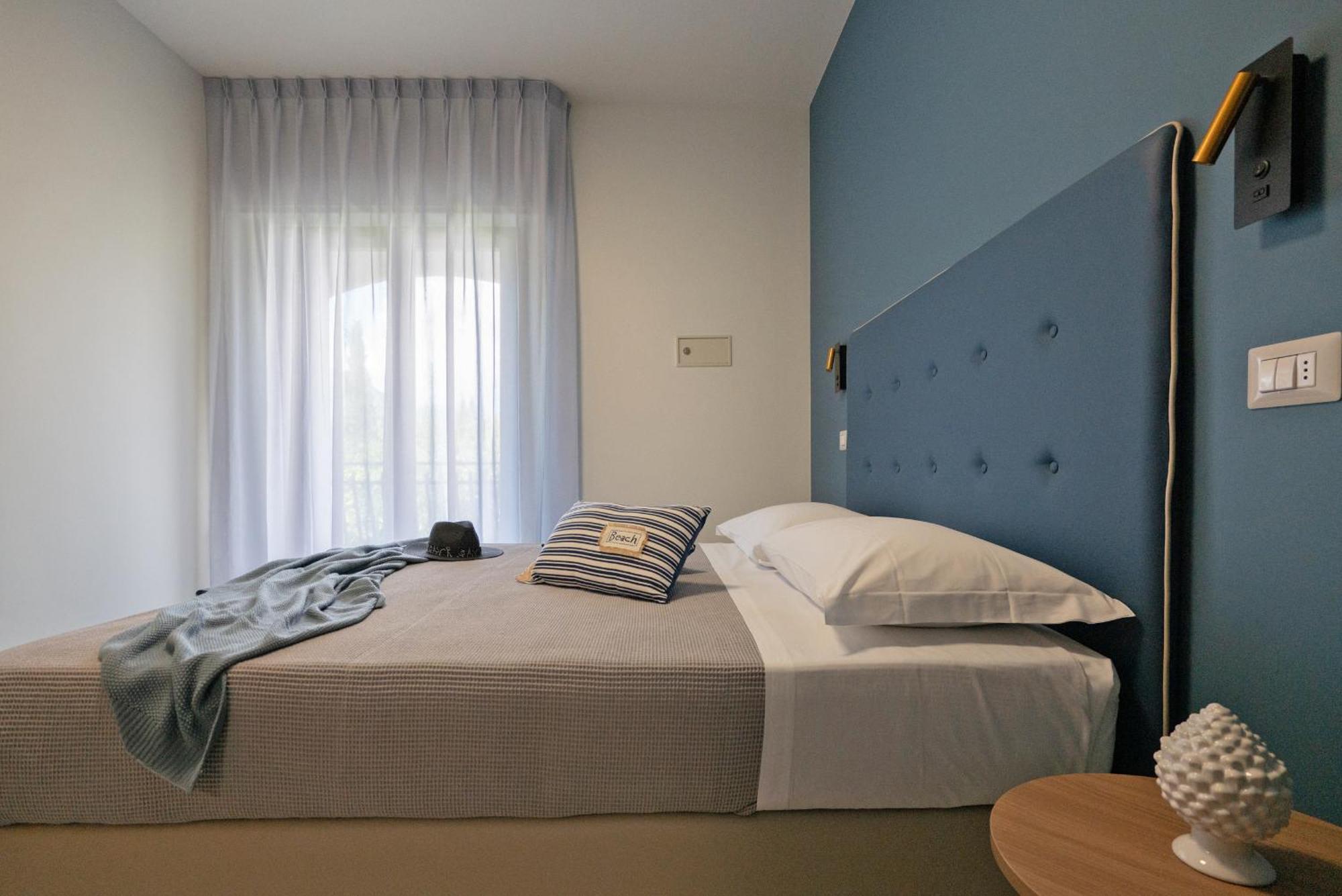 Hotel Residence Torre Del Porto Mattinata Quarto foto